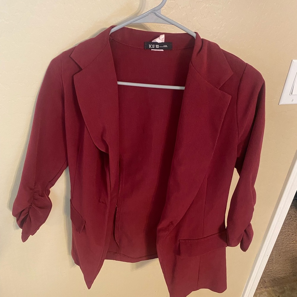 Super cute, cropped sleeve, burgundy blazer